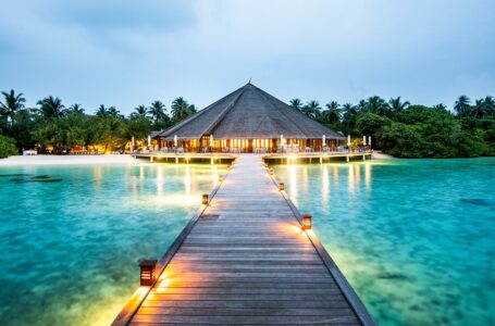 Hotéis de luxo oferecem até 47% de desconto para brasileiros nas Maldivas