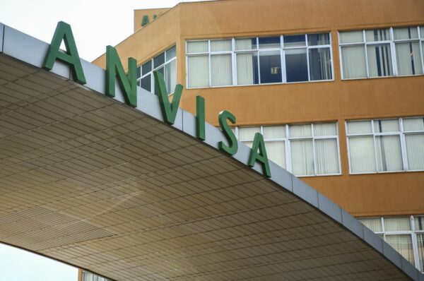 Anvisa determina recolhimento de lotes de antibióticos
