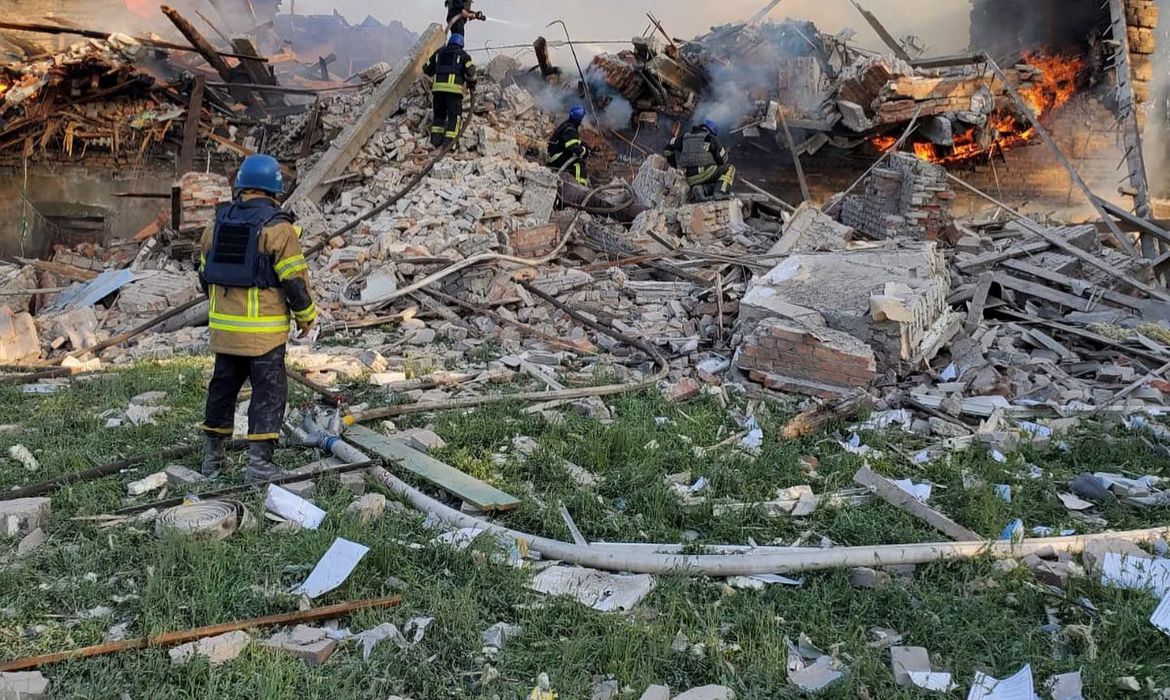 Bombardeio russo pode ter matado 60 pessoas em escola ucraniana