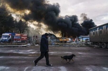 Rússia diz que cidade ucraniana no leste está sob seu total controle
