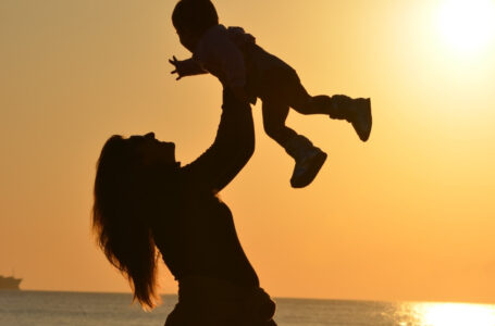 Mês das Mães: como conciliar maternidade e carreira sem sobrecarga excessiva?