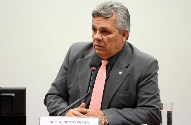 Fraga quer dar as cartas no PL-DF e rifar candidatura de Flávia Arruda