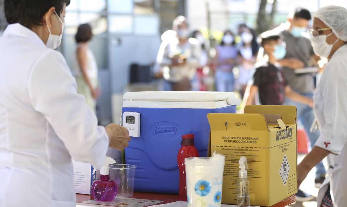 DF libera 4ª dose contra covid-19 para pessoas a partir de 40 anos
