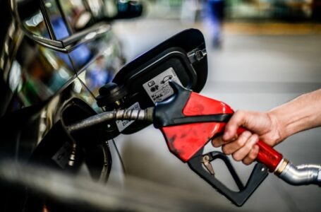 Gasolina fecha setembro a R$ 5,33 no país; etanol cai para R$ 4,41