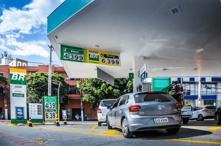 Redução de 5% no preço da gasolina pela Petrobras passa a valer hoje