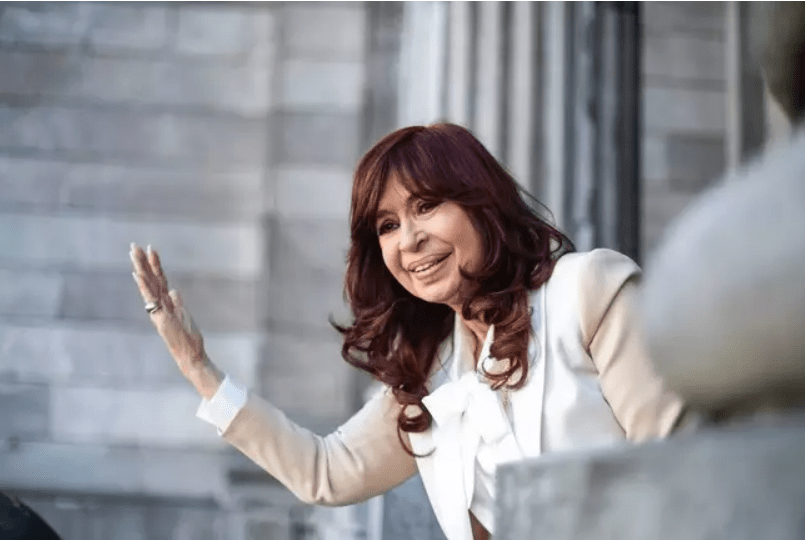 Brasileiro é preso após apontar arma para Cristina Kirchner