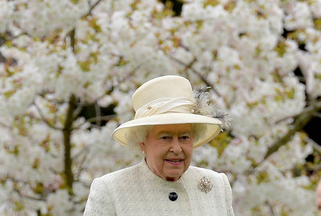 Rainha Elizabeth II está sob supervisão e médicos estão