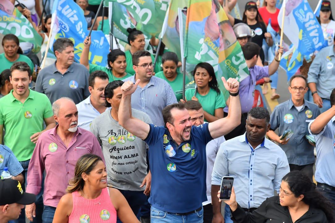 Gustavo Mendanha vota em Aparecida e em seguida acompanha votação de aliados em Goiânia e Rio Verde