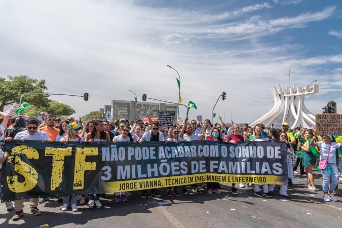 STF mantém suspensão de piso da enfermagem