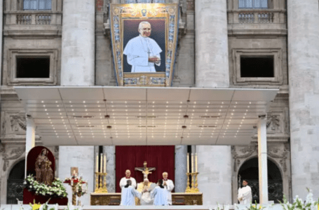 Papa beatifica João Paulo I em missa para 25 mil pessoas
