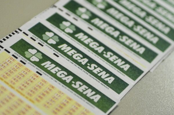 Mega-Sena acumula para R$ 52 milhões; veja os números sorteados