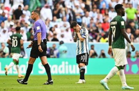 Argentina leva virada e estreia com derrota para a Arábia Saudita na Copa do Mundo do Catar