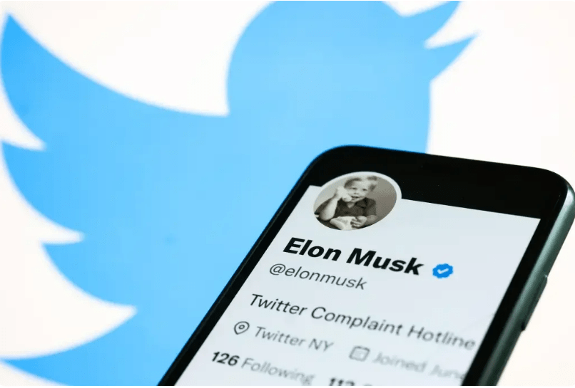 Elon Musk alega que Apple ameaça tirar Twitter de loja de aplicativos