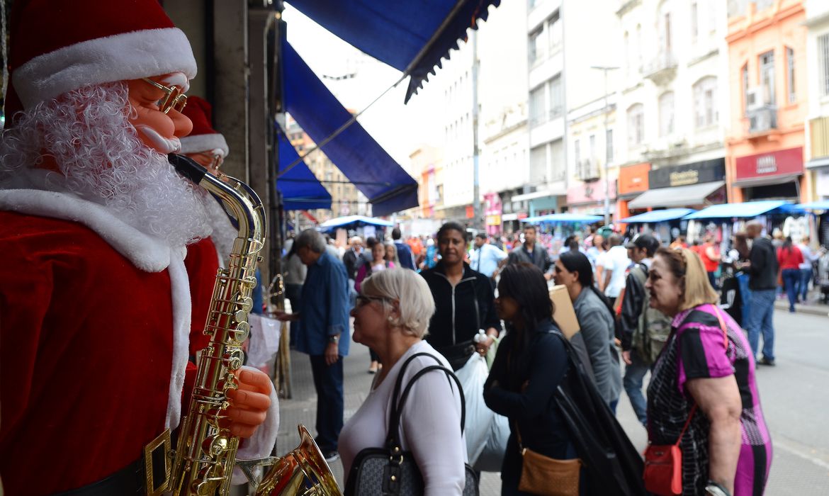 Procon orienta consumidores sobre trocas de presentes de Natal