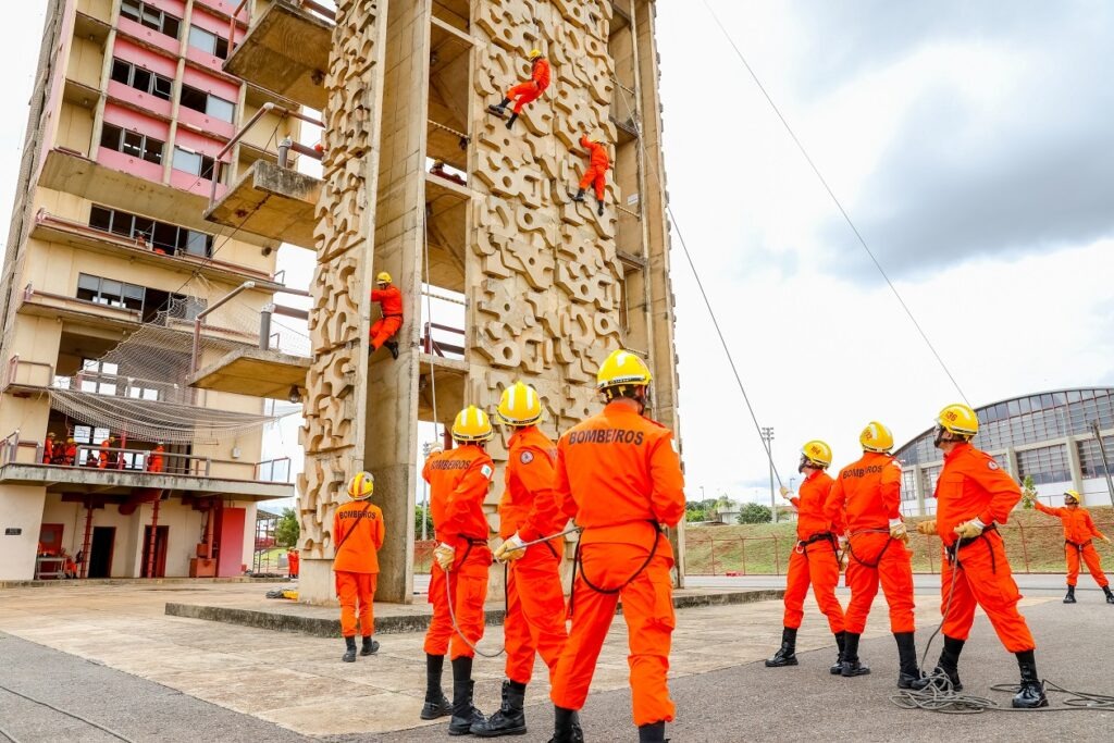 Novos bombeiros militares estão sendo preparados para atuar no DF