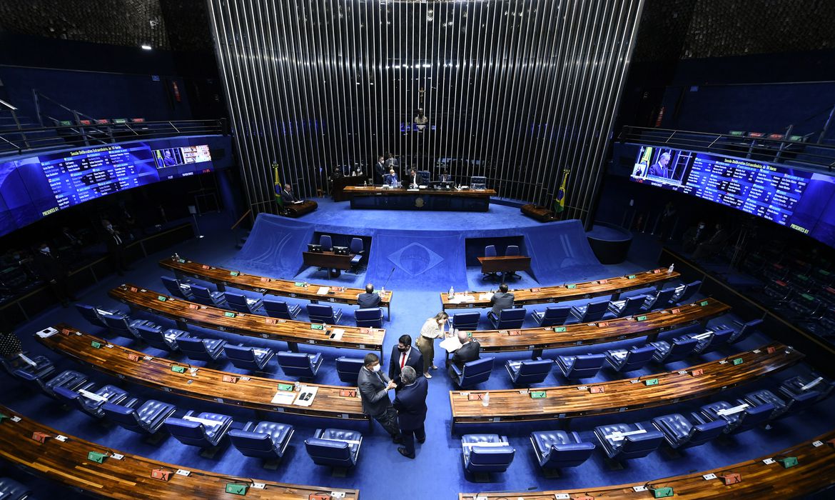 Senado aprova reajustes salariais e reestruturação de servidores