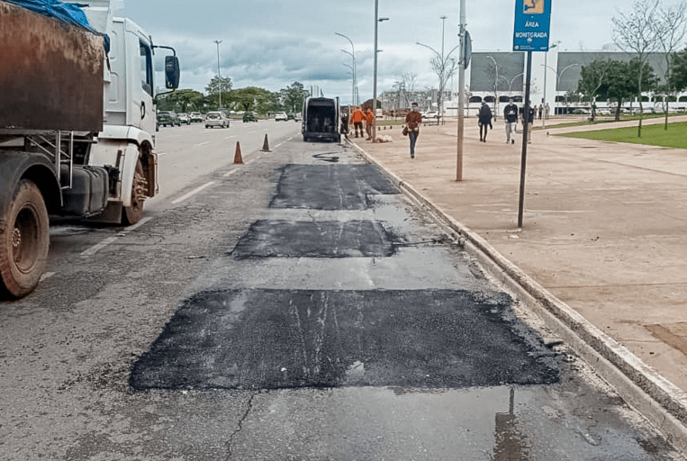 Vias da Esplanada são recuperadas para melhorar o trânsito no dia da posse