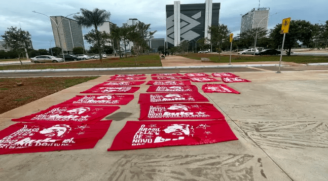 Apoiadores de Lula chegam animados a Brasília e dizem não temer hostilidades