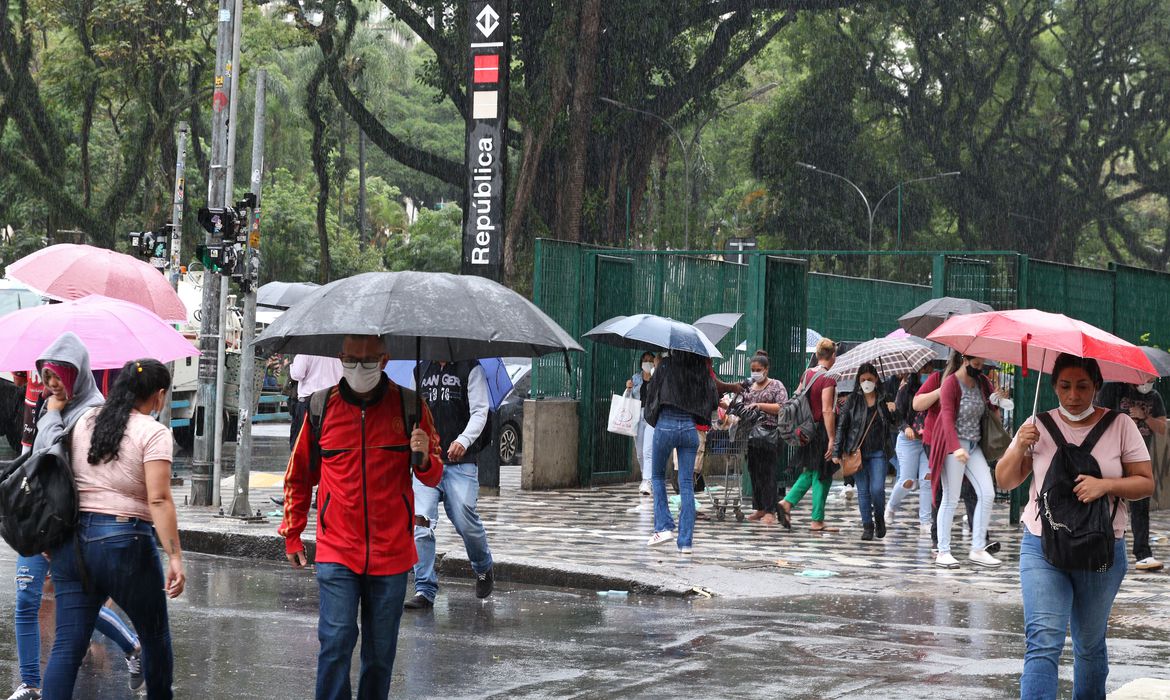 Último fim de semana do ano terá chuvas em grande parte do país