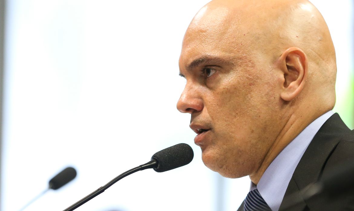 Moraes proíbe a entrada de ônibus com manifestantes no DF