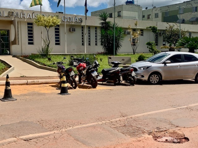 VALPARAÍSO COMPLETAMENTE ABANDONADO | Buraco em frente à Prefeitura é a marca da gestão de Pábio Mossoró