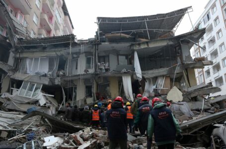 Mortes por terremoto em Turquia e Síria passam de 33.000