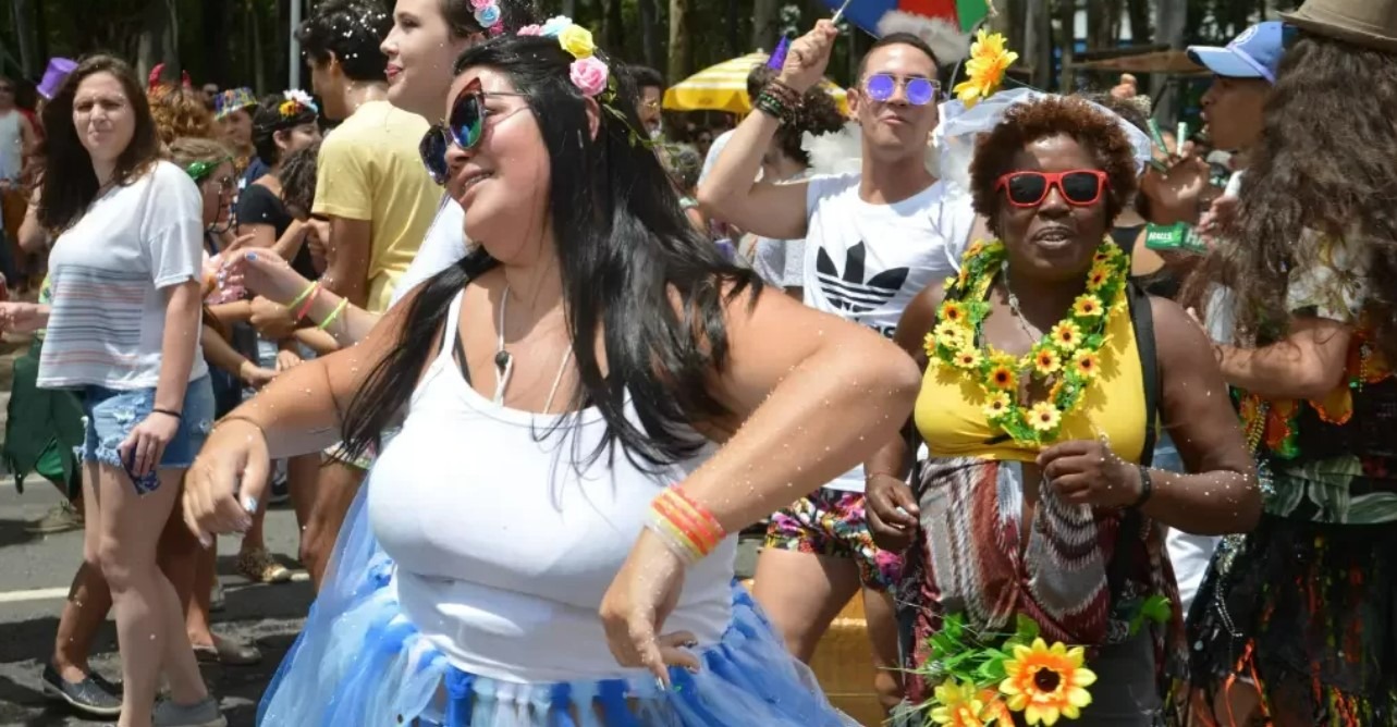 Carnaval, gripe e covid-19: Fiocruz faz alerta e recomendações para a folia