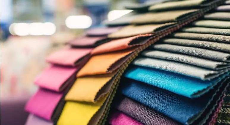 Conheça tecidos ideais para quem quer usar roupas frescas no verão