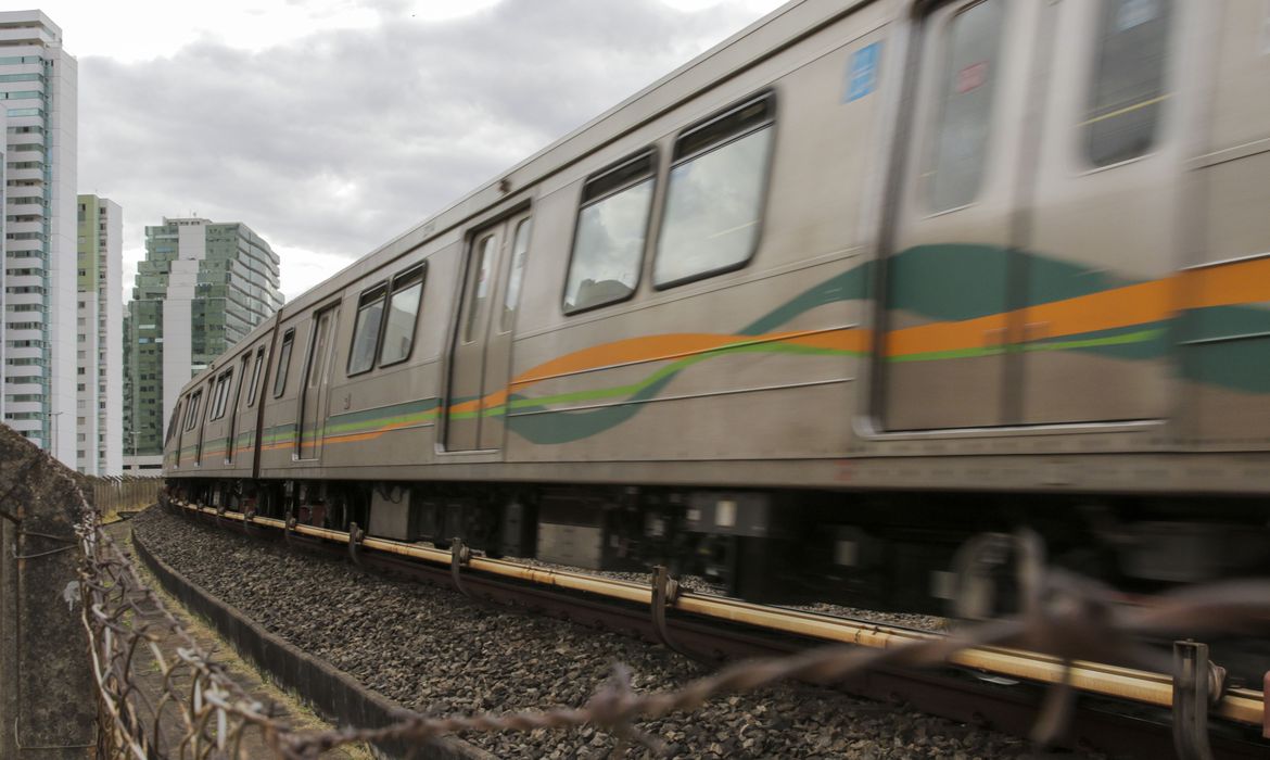 Roubo de cabos paralisa serviços do metrô no DF