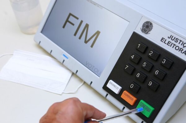 TSE faz novos testes de segurança na urna eletrônica