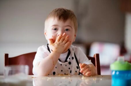 Saiba como lidar com os desafios alimentares da criança com Síndrome de Down