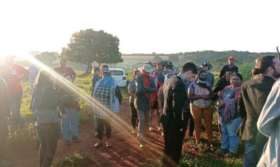 Geral Mulheres do Movimento sem Terra ocupam fazenda em Goiás