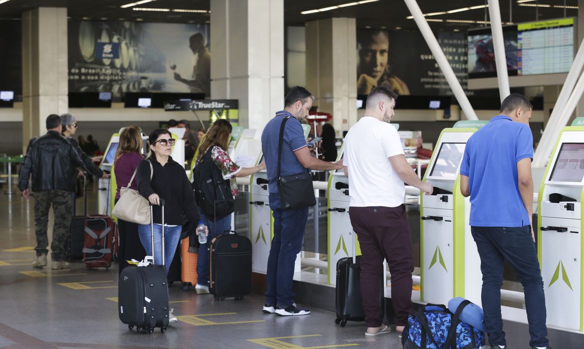 Aeroportos e rodoviárias esperam movimento intenso durante a Páscoa