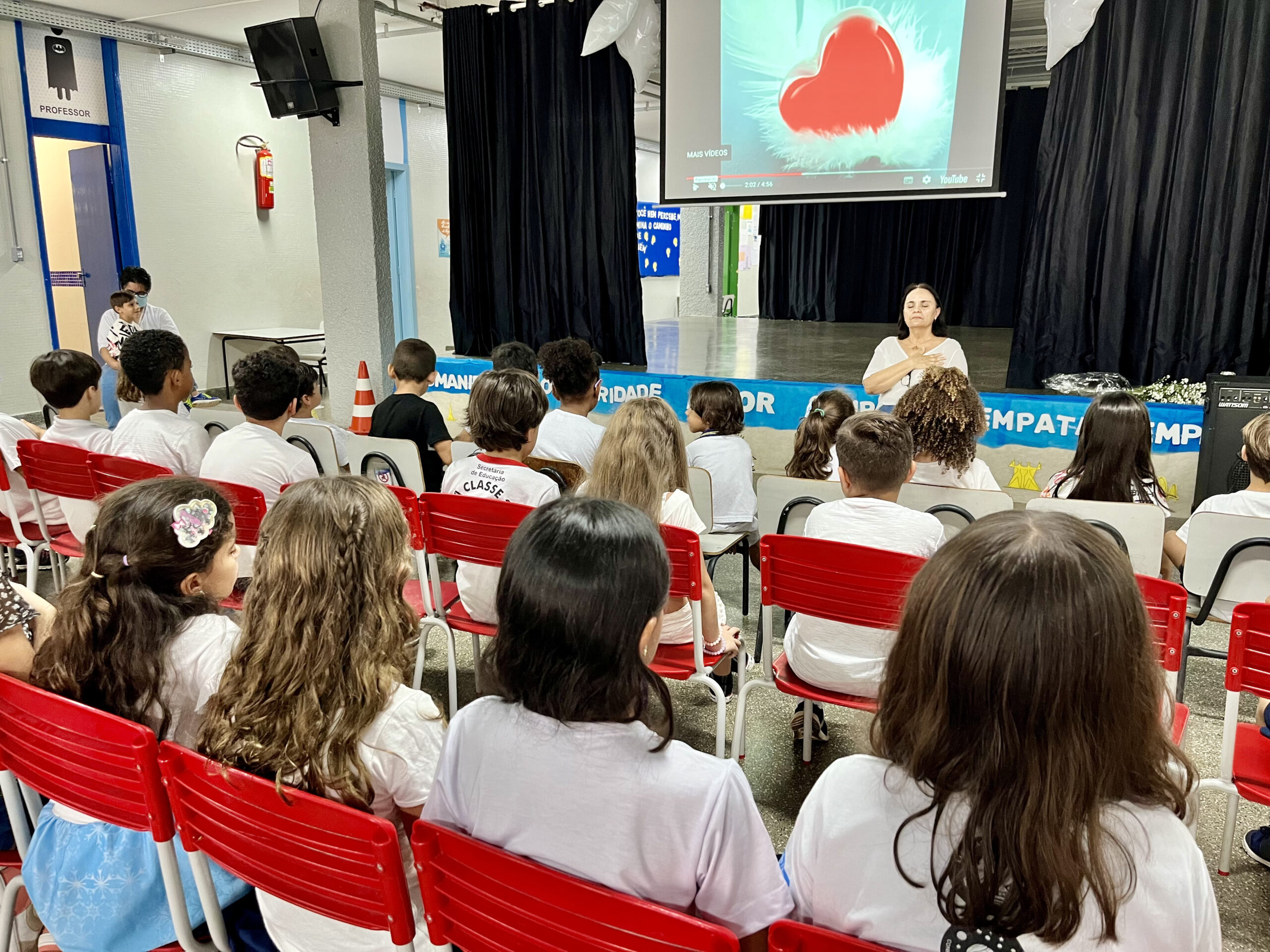 Escolas da rede pública promovem ações pela paz