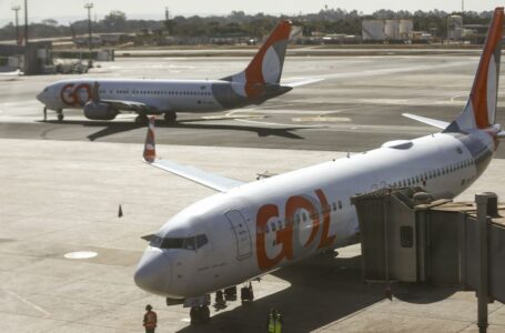 Ministérios pedem apuração de crimes em retirada de mulher de voo