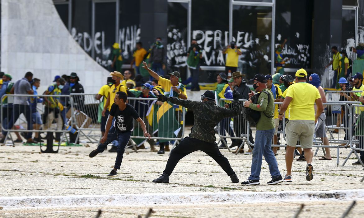 Distritais aprovam convocação dos generais G. Dias, Gustavo Henrique Dutra e Augusto Heleno