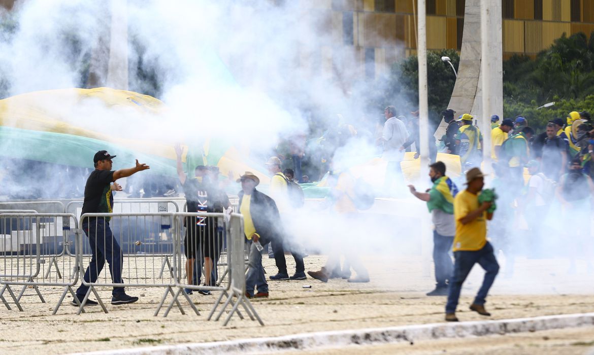 STF torna réus primeiros 100 investigados pelos atos de 8 de janeiro