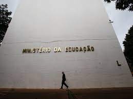 MEC suspende por 60 dias a implementação do Novo Ensino Médio