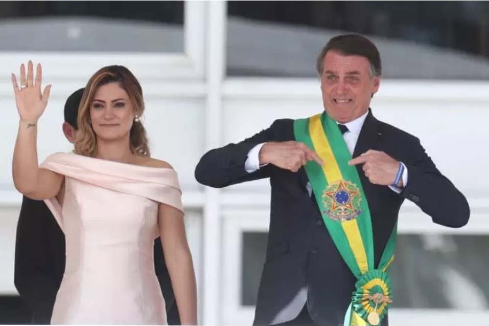 Michelle Bolsonaro dá explicação sobre o sumiço de móveis do Alvorada e critica gastos de Lula