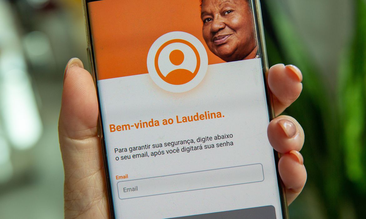 Aplicativo para domésticas pode ser acessado pela web e por celular