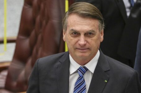 TSE dá prazo para Bolsonaro se manifestar em processo