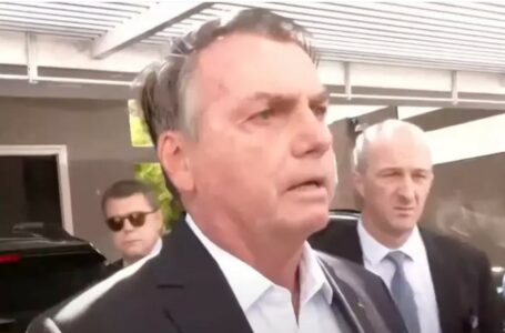 Bolsonaro nega ter tomado vacina contra a covid-19 e se diz surpreso com operação da PF