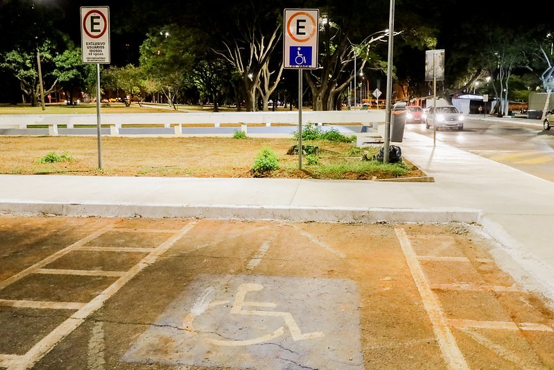 Autistas têm direito a vagas de estacionamento preferencial