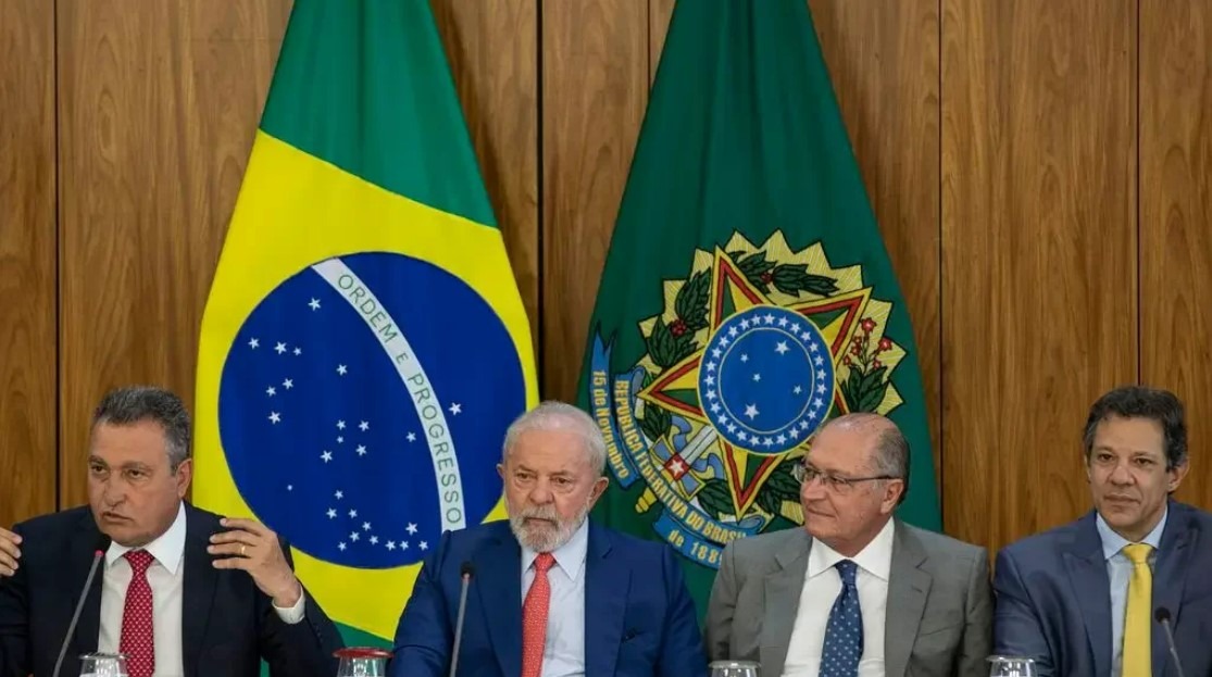 Lula se reúne com Haddad e Alckmin para discutir carro popular