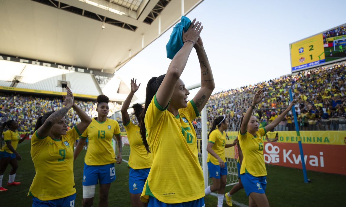 Brasil sobe 1 posição em último ranking da Fifa antes da Copa Feminina