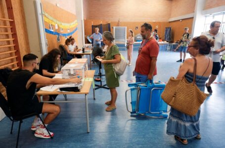 Espanhóis vão às urnas neste domingo em eleições polarizadas