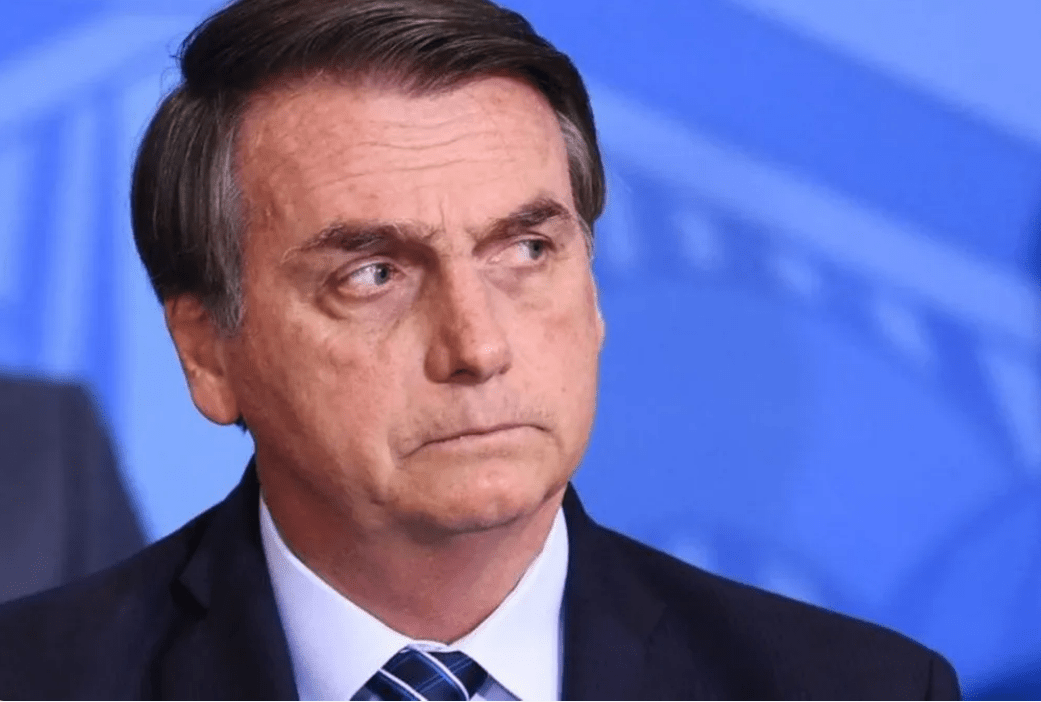 Defesa de Bolsonaro entrega extratos bancários ao STF