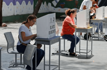 Equador vai às urnas para escolher novo presidente sob tensão