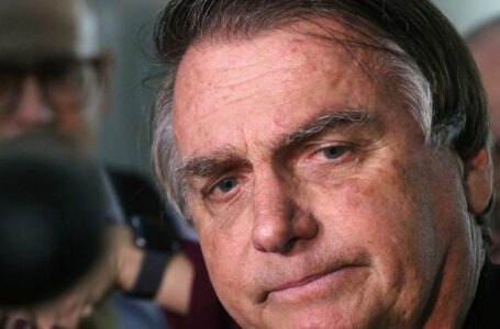 Bolsonaro silencia sobre joias ao depor à PF