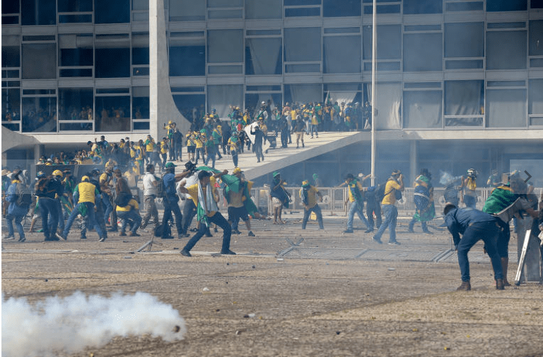 A Força Nacional fez um alerta sobre a violência ocorrida em 8/1 em um relatório que foi mantido em sigilo pelo governo